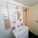 Heart Of - 2 Bedroom Apartment *