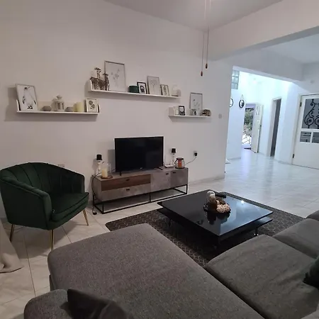 Heart Of - 2 Bedroom *