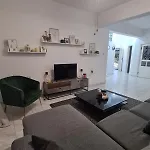 Heart Of - 2 Bedroom *