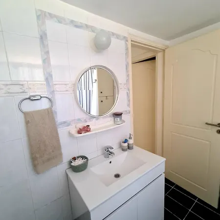 Heart Of - 2 Bedroom Apartment *