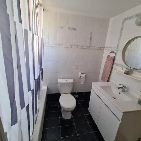 Heart Of - 2 Bedroom Apartment