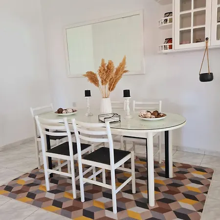 Heart Of - 2 Bedroom 파포스