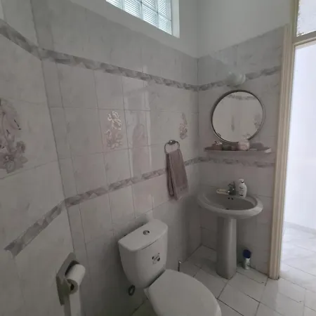 Heart Of - 2 Bedroom 아파트 파포스