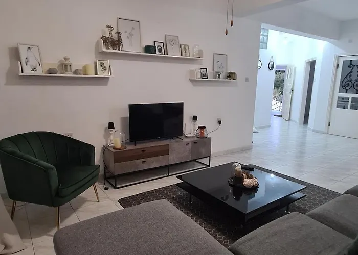 Heart Of - 2 Bedroom *